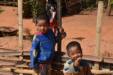 Enfants, village Akha
