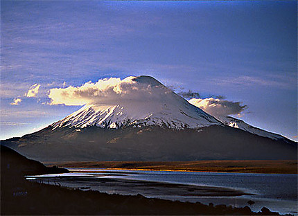 Les volcans Parinacota et Pomerape