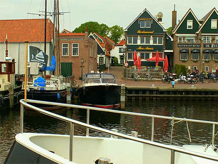 Le port de Urk (Province du Flevoland aux Pays-Bas) Le port de Urk (Province du Flevoland aux Pays-Bas)