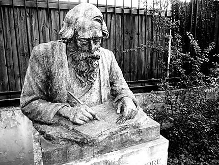 Buste Rabindranath Tagore