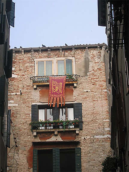 Drapeau vénitien du côté de San Polo