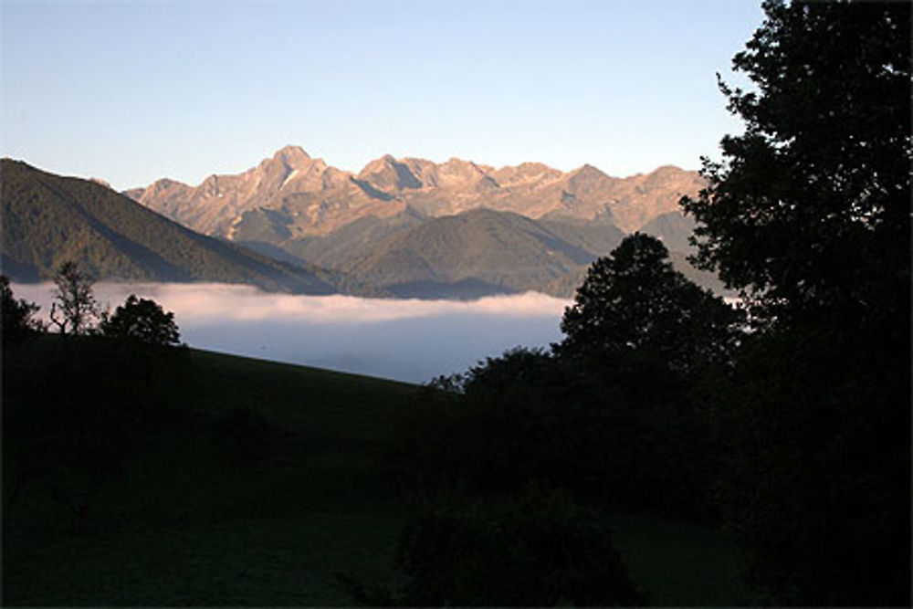 Mer de nuages au pied du Mont Valier