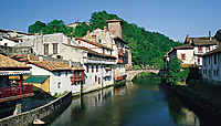 Voyages : Voici les 10 sentiers les plus incroyables au monde  Rando-pays-basque-saint-jean-pied-de-port.1497237.102