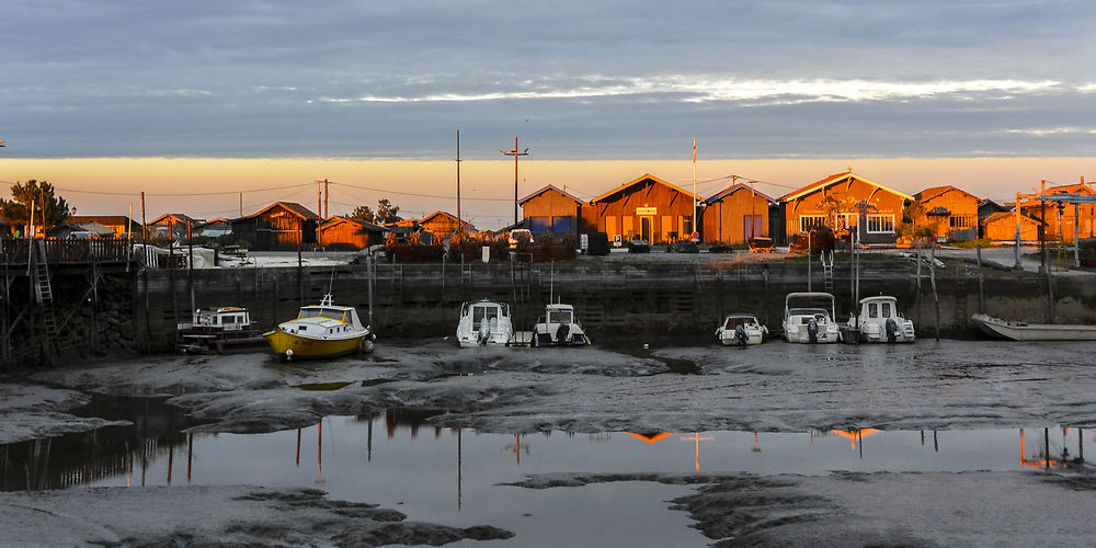 Au port de Larros, les cabanes à huîtres 