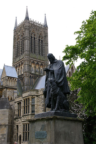 Tennyson devant la cathédrale Tennyson devant la cathédrale
