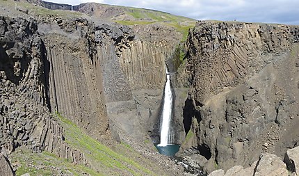 La beauté des chutes d'eau islandaises
