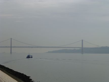 Impressionnant ponte 25 de Abril, Lisbonne