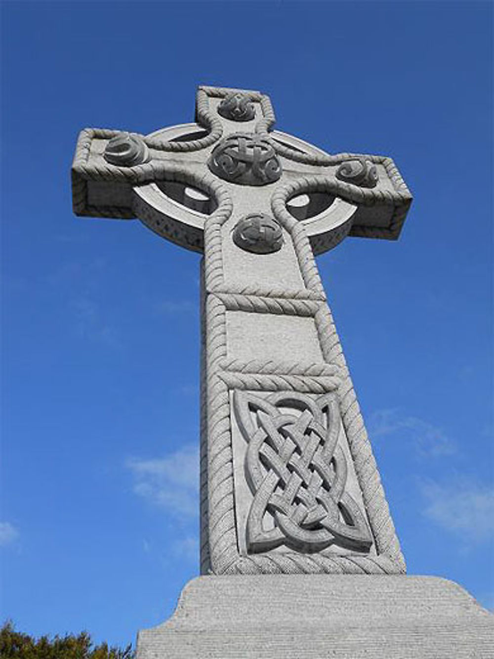 Croix celtique, Place de la cathédrale