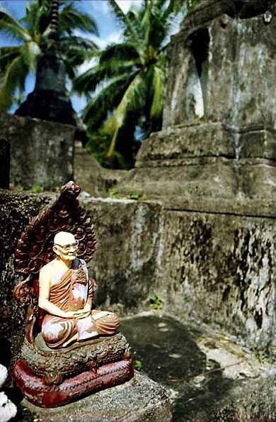 temple et statuette temple et statuette