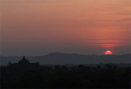 Coucher de soleil vu de la pagode Tayok Pyi Coucher de soleil vu de la pagode Tayok Pyi