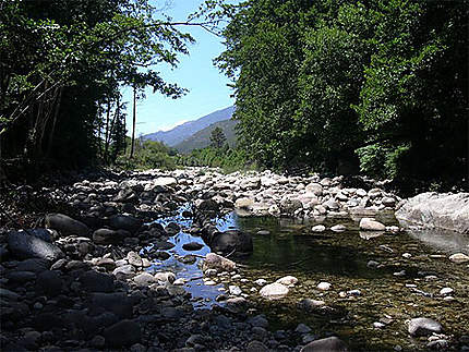 Rivière près d'Ucciani en Corse du Sud