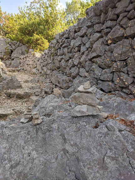 Mini cairns à Sauve