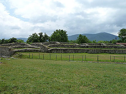 Ulpia Traiana, ruine de l'amphithéatre