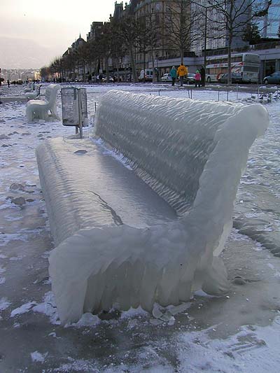 Banc gelé à Genève Banc gelé à Genève