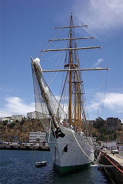 L'Esmeralda à Valparaiso