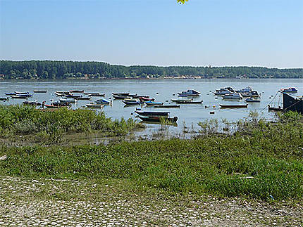 Bateaux sur le Danube en été