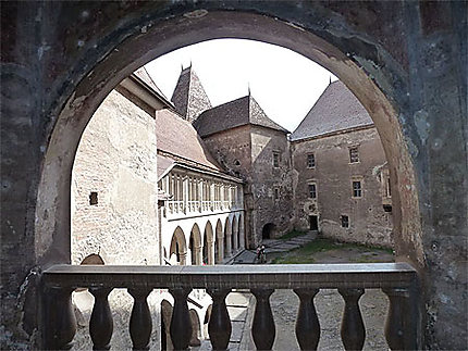 Cour du chateau de Hunedoara