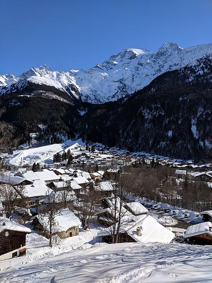 Vue sur le village des Comtamines-Montjoie