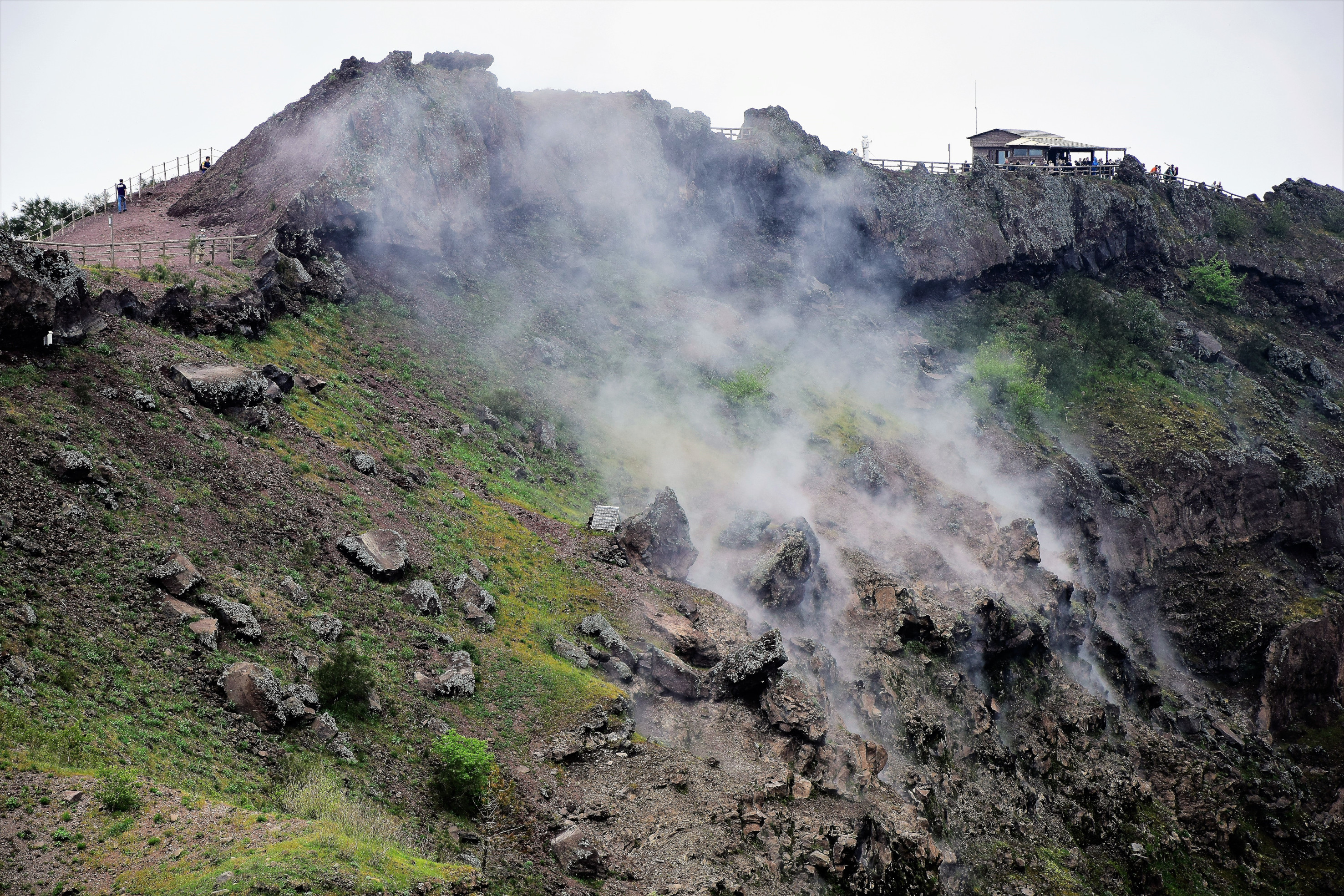 Les fumeroles du Vésuve Les fumeroles du Vésuve