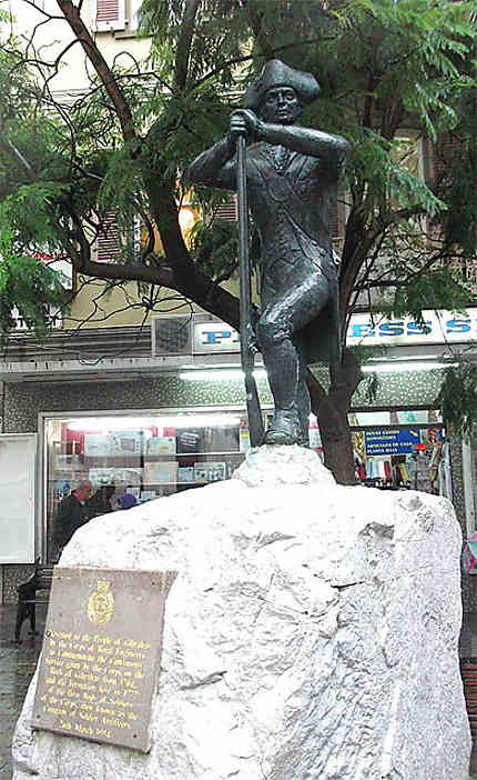 Statue des défenseurs du Rocher