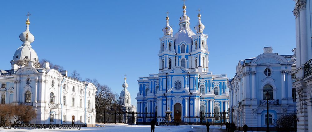 Cathédrale de Smolny sous la neige