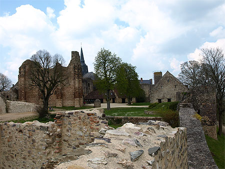 Sainte Suzanne, le donjon Sainte Suzanne, le donjon