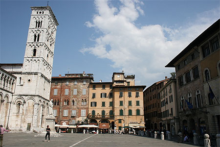 La piazza San Michele La piazza San Michele
