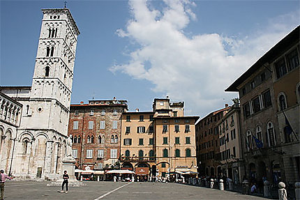 La piazza San Michele