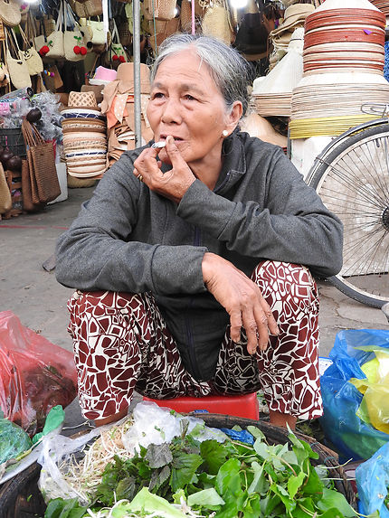 Femme sur le marché