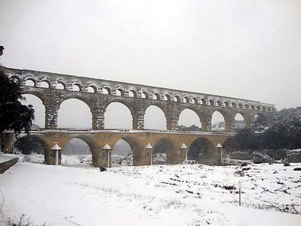 Pont du Gard sous la neige