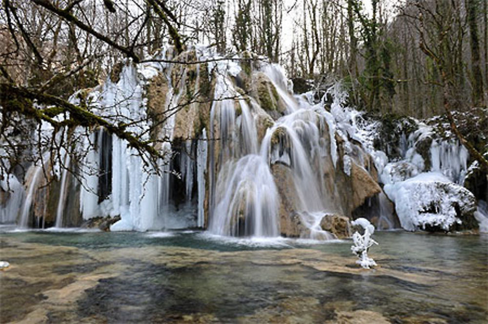 Cascade des Tufs gelée aux Planches - Arbois