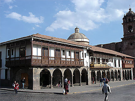 L'architecture coloniale de Plaza de Armas
