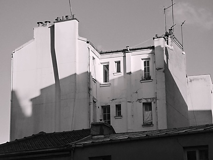 Vieil immeuble rénové rue Laghouat