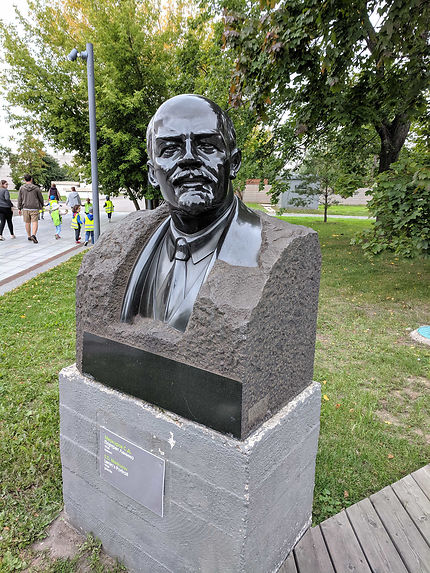 Lénine vous regarde