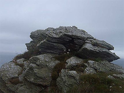 Les roches près de la pointe du Raz