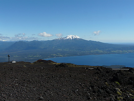 Sommet enneigé du volcan Cabulco