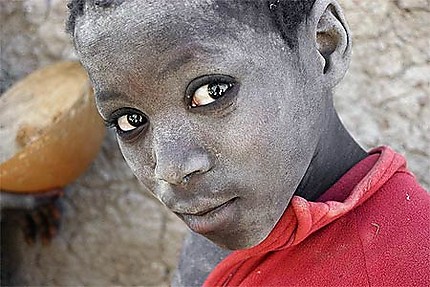 jeune Bozo dans les rues de Djenné 
