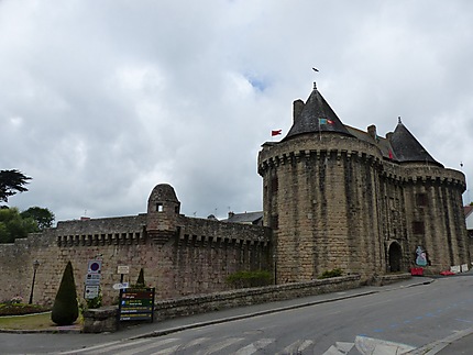 Les deux tours du château