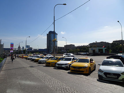Taxis alignés à Moscou