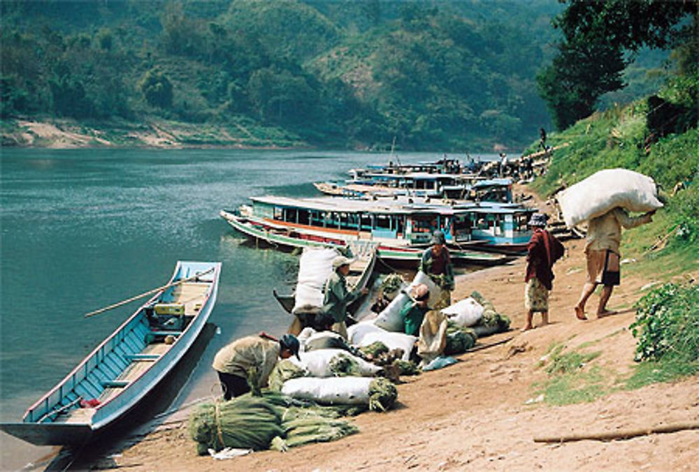 Déchargement des bateaux