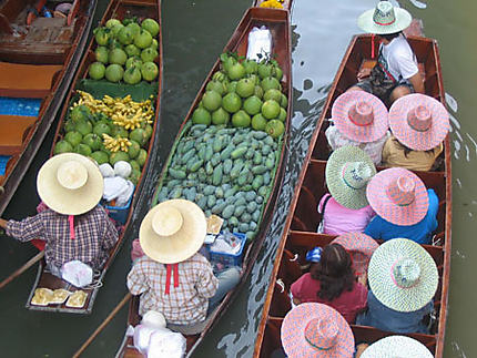 Marché flottant en Thailande