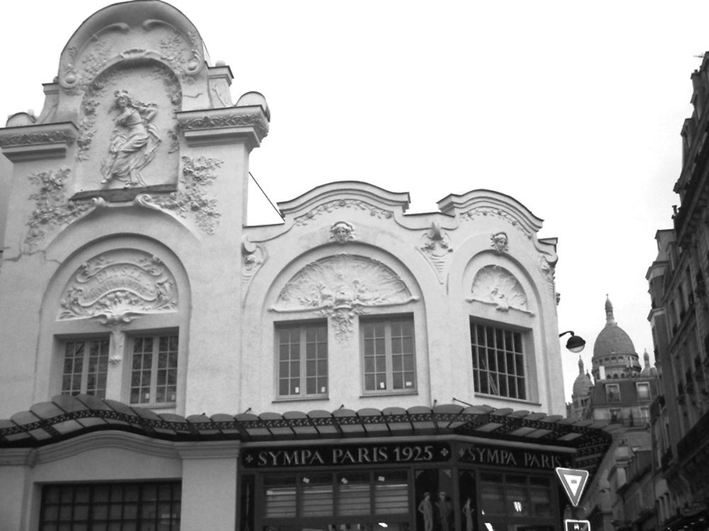 Façade de l' Elysée Montmartre