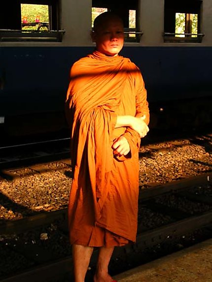Monk à la gare de Bangkok