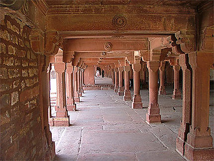 Colonne du Fort rouge à Agra 