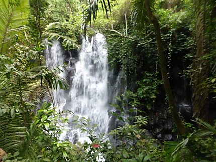 Kanto Lompo Waterfall 