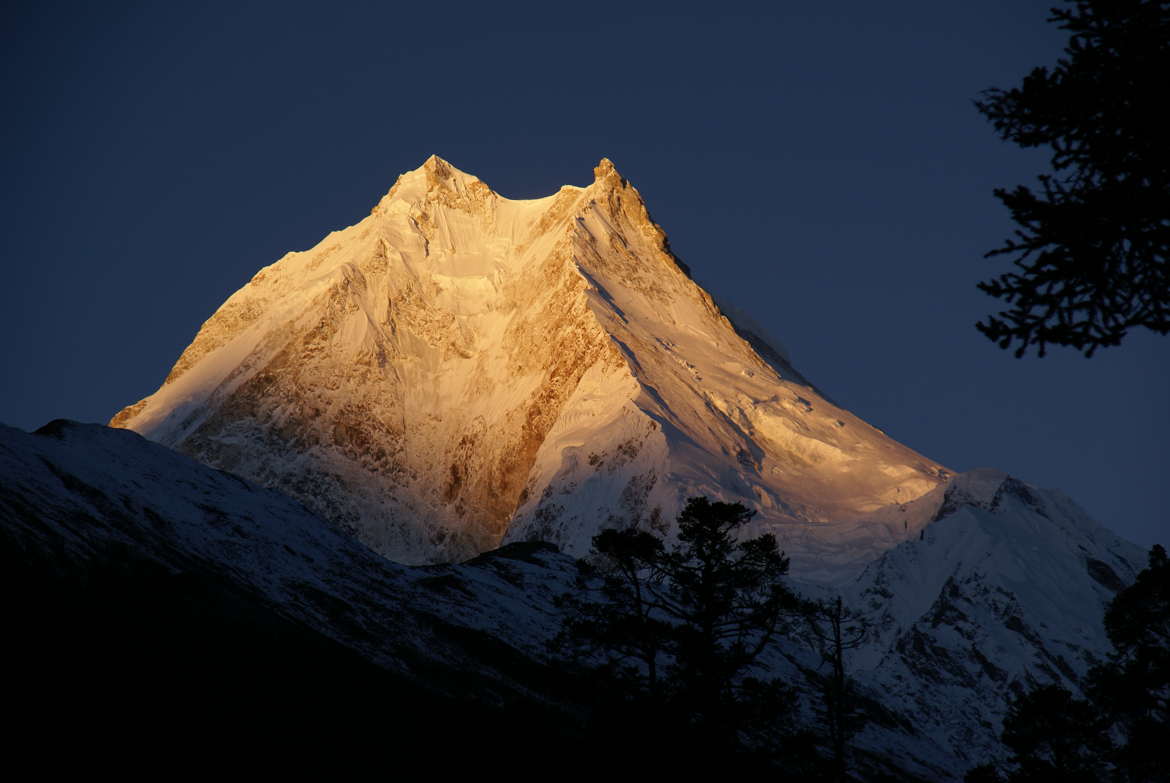 Coucher de soleil sur le Manaslu Coucher de soleil sur le Manaslu