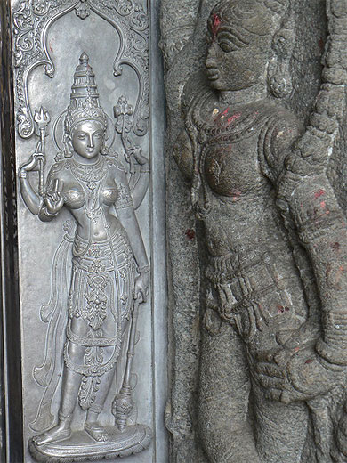 Détail porte d'entrée temple de Chamundeswari Détail porte d'entrée temple de Chamundeswari