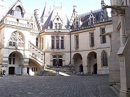 Château de Pierrefonds (cours)