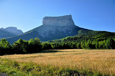 Le Mont Aiguille dans la belle vallée du Trièves Le Mont Aiguille dans la belle vallée du Trièves