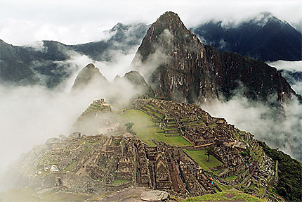 Le Machu Picchu dans la brume